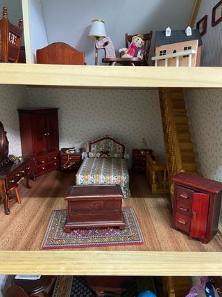 Casa de muñecas amueblada y con luces