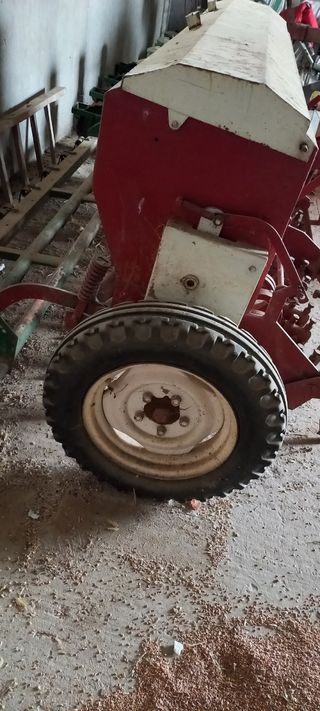 Máquina de sembrar cereal