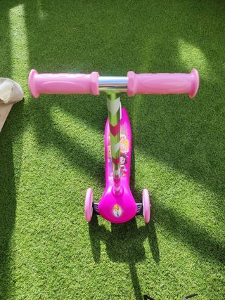 Patinete de tres ruedas rosa para niñas