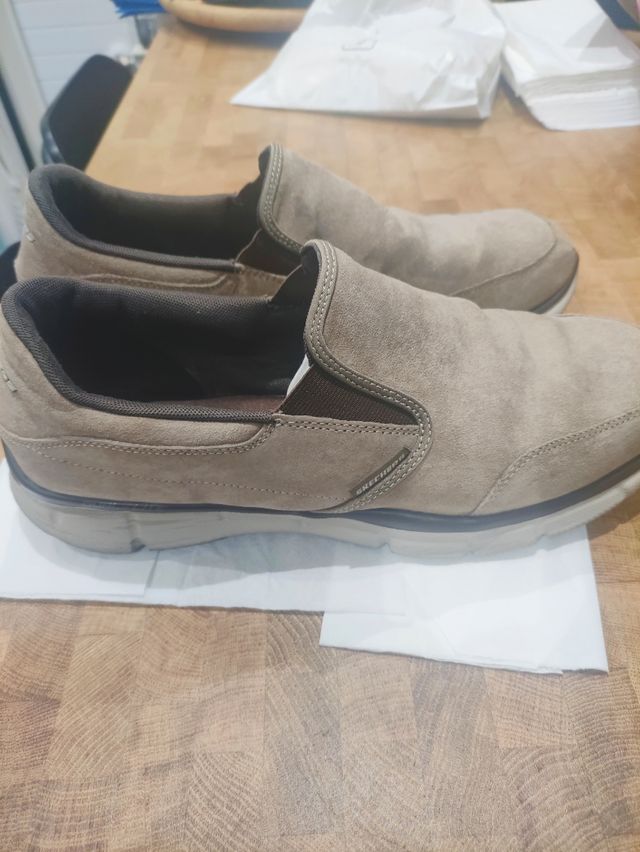 SKETCHERS  en buen estado