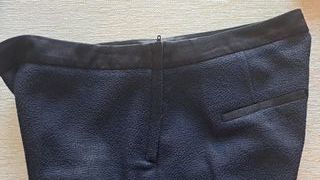 Pantalón de vestir Naf Naf Talla 40, negro y azul 