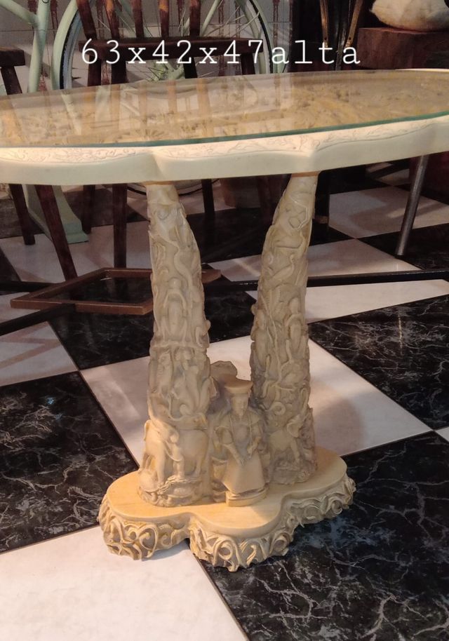 Mesa auxiliar de marmolina
