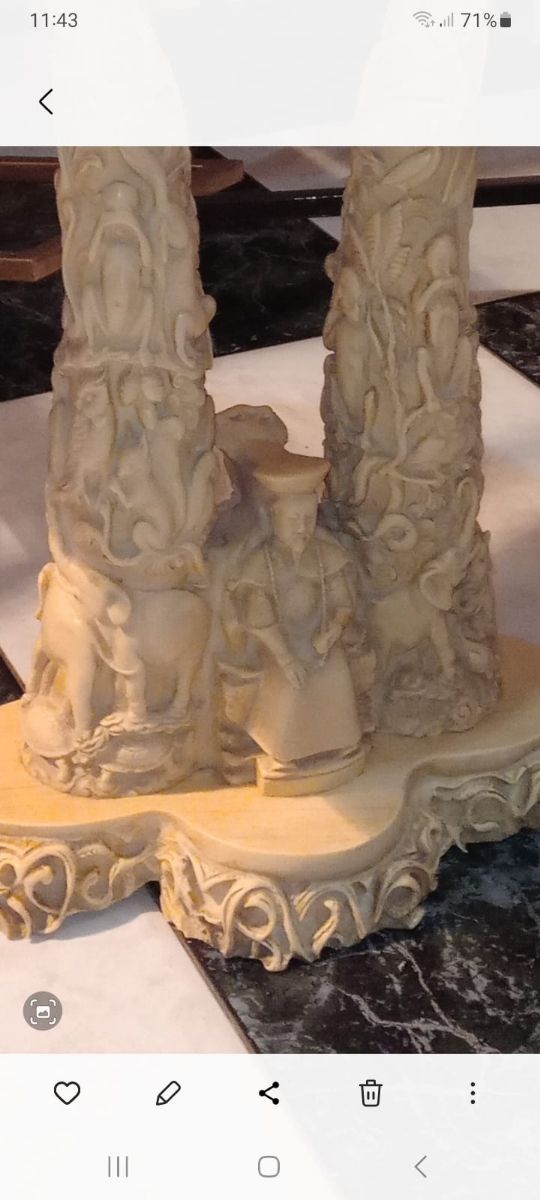 Mesa auxiliar de marmolina
