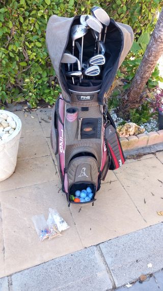 Bolsa palos y bolas de golf