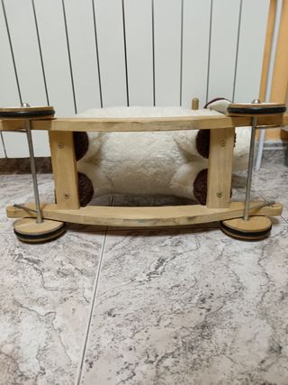 Peluche mecedora con ruedas
