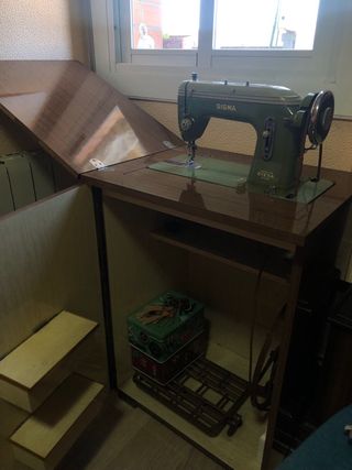 Máquina de coser antigua Eyesa