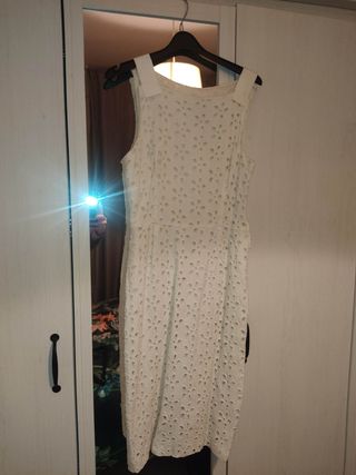 Vestido beige bordado suizo beige Zara