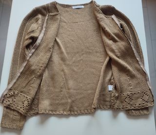 Cárdigan color marrón con estilo