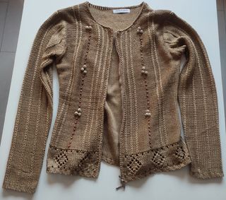 Cárdigan color marrón con estilo