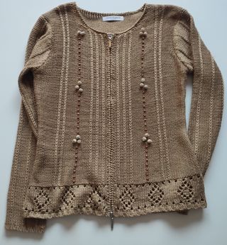 Cárdigan color marrón con estilo