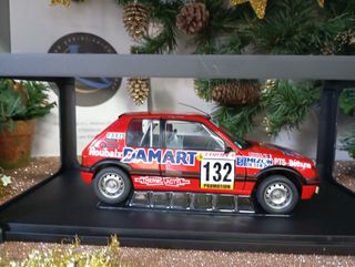 Modellino auto rally 1:18 Peugeot 205 Gt