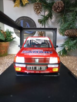 Modellino auto rally 1:18 Peugeot 205 Gt