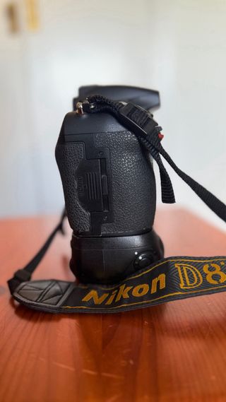 Nikon D810 en buen estado + Grip de regalo