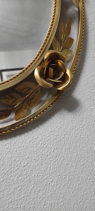 Espejo antiguo metálico dorado