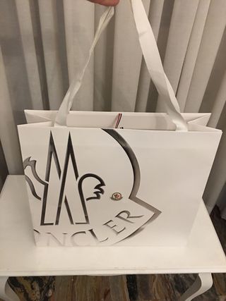 Busta Moncler originale