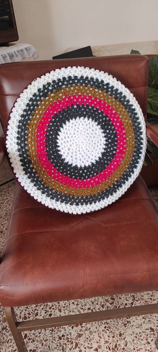 Cojín de croche hecho a mano