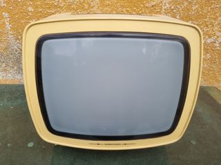 Televisor antiguo Vanguard 4012