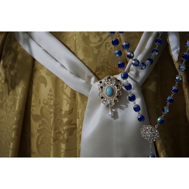 Precioso broche de pedrería