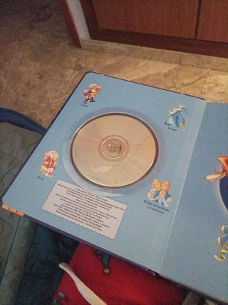 El gato con botas cuento con CD nuevo