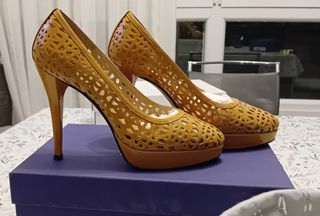 Zapatos de salón Stuart Weitzman (37.5)