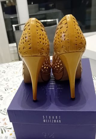 Zapatos de salón Stuart Weitzman (37.5)