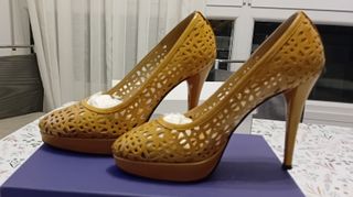 Zapatos de salón Stuart Weitzman (37.5)