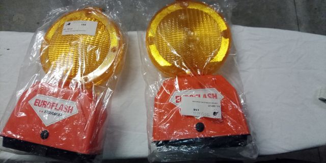 Coppia di segnalatori stradali