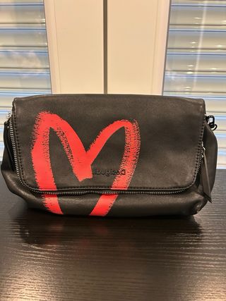 Bolso de hombro con cadena desigual 