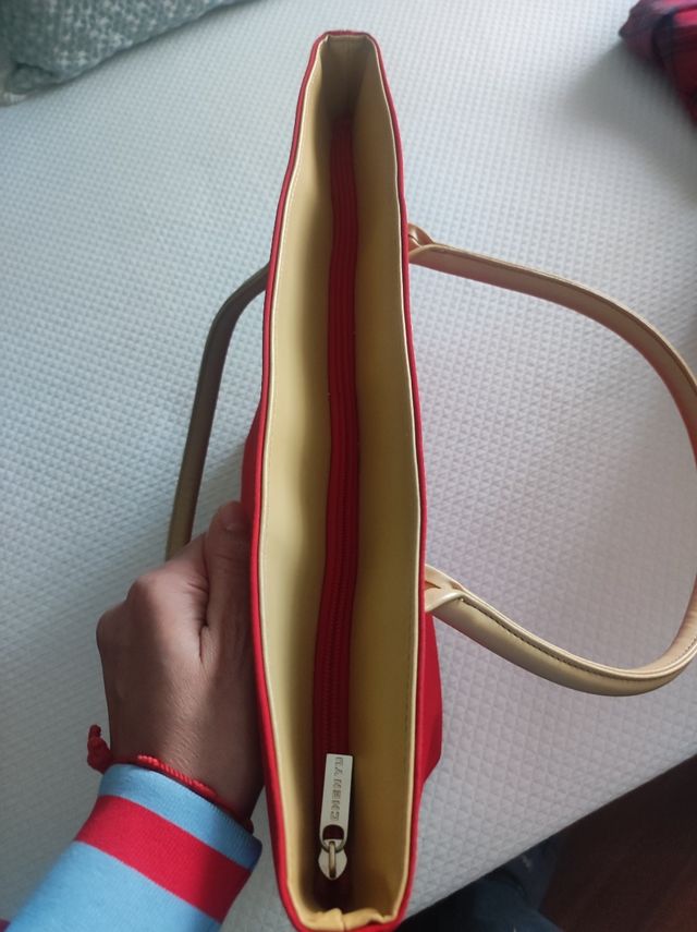 Bolso de tienda local