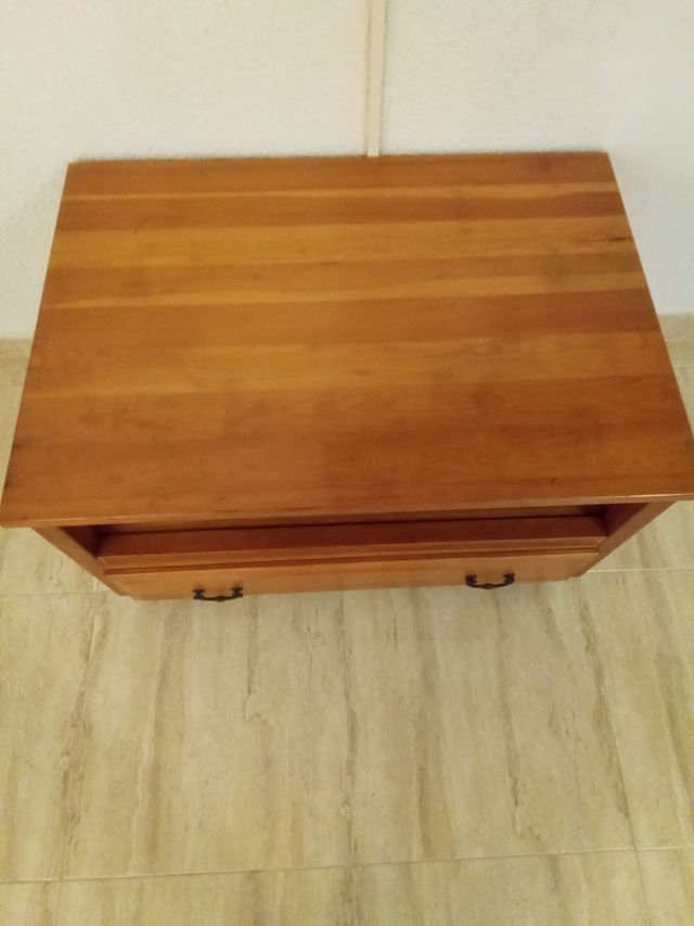 Mesa de tv de madera de pino