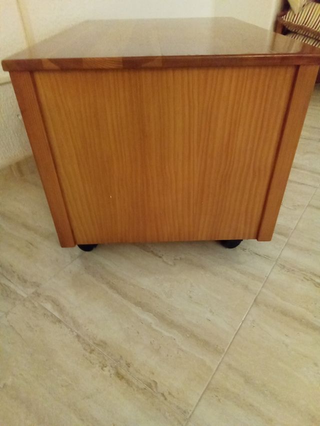 Mesa de tv de madera de pino