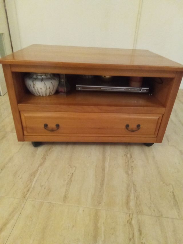 Mesa de tv de madera de pino