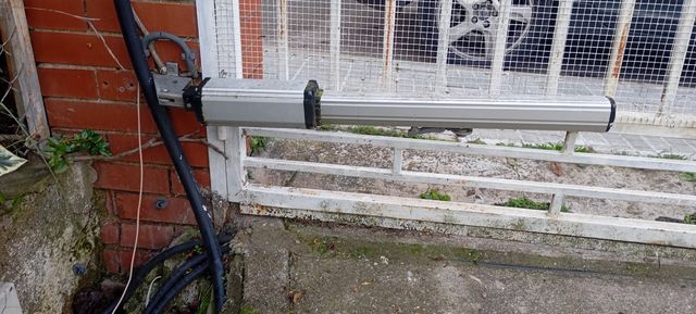 2 Motores para puertas batientes