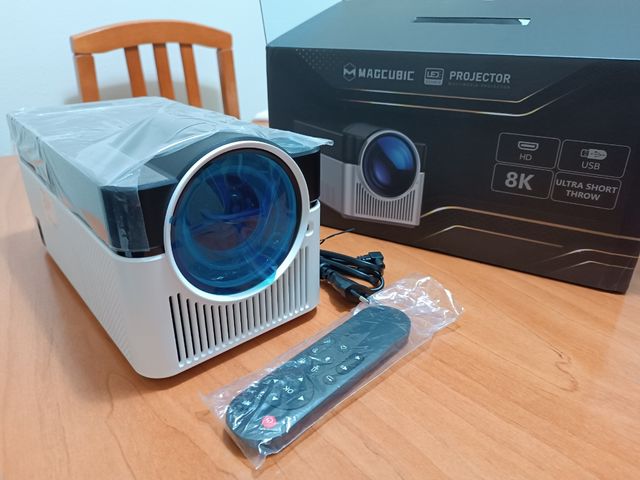 Proyector NUEVO compatible con 4k y 8K