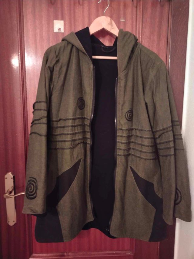 Abrigo Hippie Verde con Estelas negras