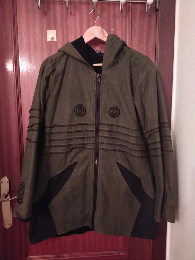 Abrigo Hippie Verde con Estelas negras