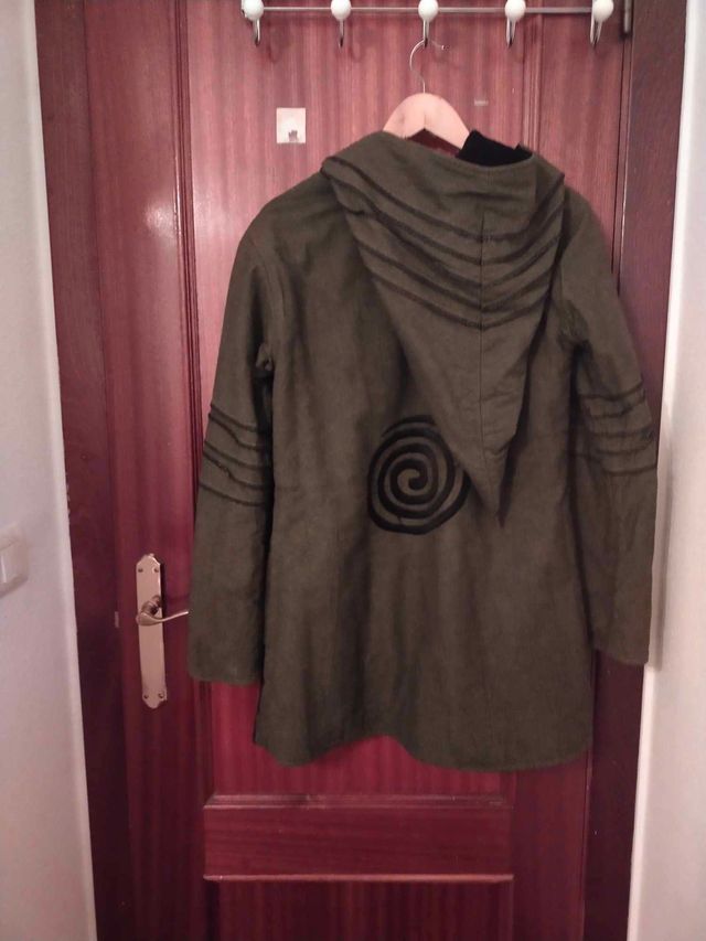 Abrigo Hippie Verde con Estelas negras