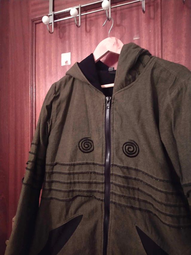 Abrigo Hippie Verde con Estelas negras