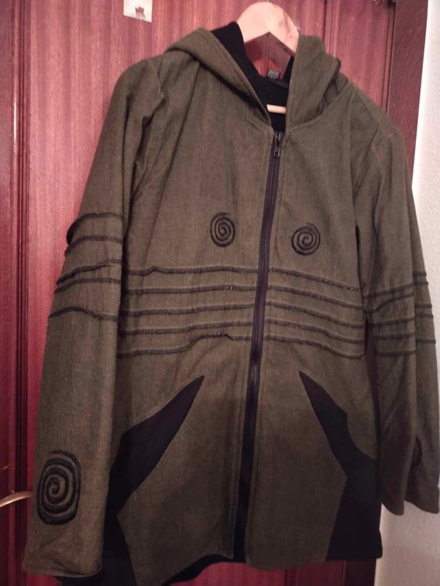 Abrigo Hippie Verde con Estelas negras