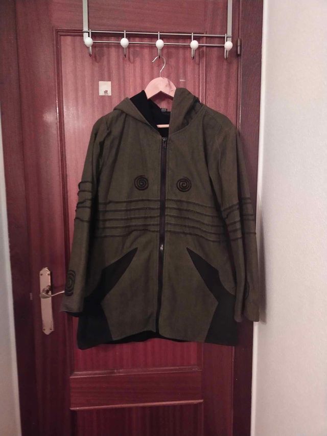 Abrigo Hippie Verde con Estelas negras