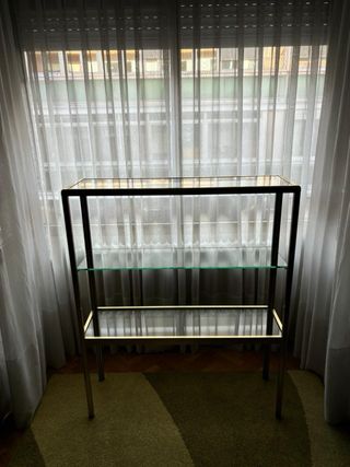 Mobili libreria in oro e vetro