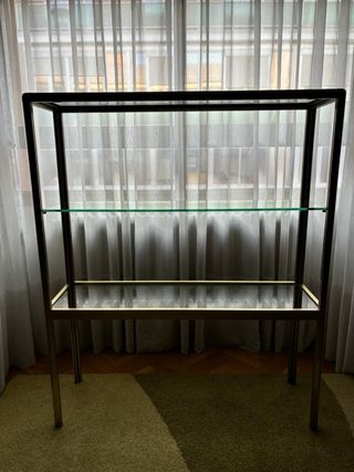 Mobili libreria in oro e vetro