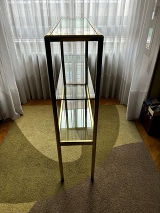 Mobili libreria in oro e vetro