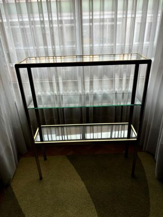 Mobili libreria in oro e vetro