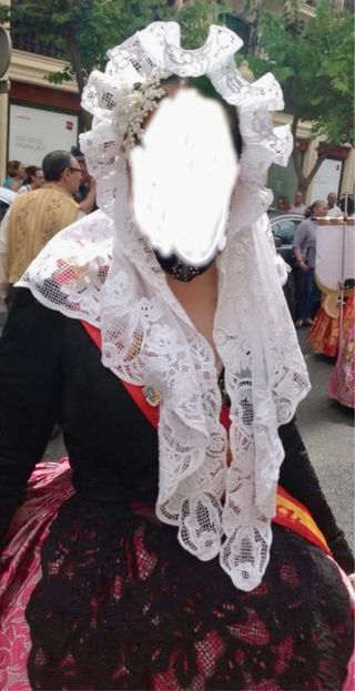 Mantilla y delantal novia alicantina