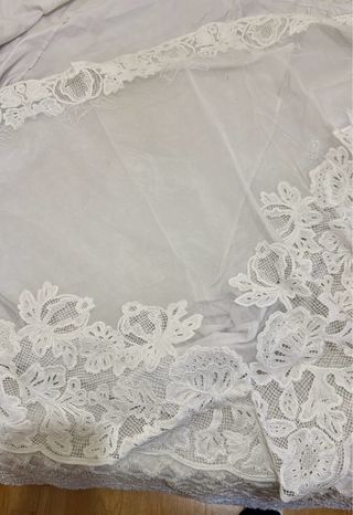 Mantilla y delantal novia alicantina