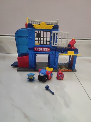 Comisaría cárcel Superzings