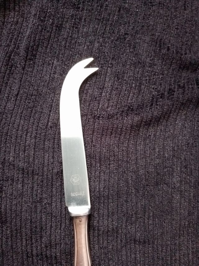Cuchillo antiguo d plata contrastada para queso