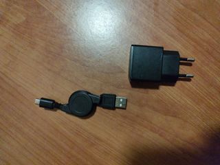 Teléfono HTC ONE S + 5 fundas + cargador coche