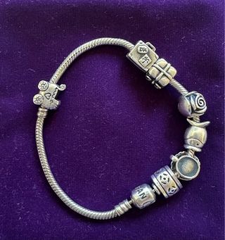 Pulsera Pandora + 7 charms 